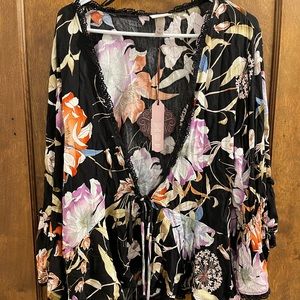 NWT Knox Rose Floral Tie-Front Kimono-Style Jacket Shrug with Crochet Size M